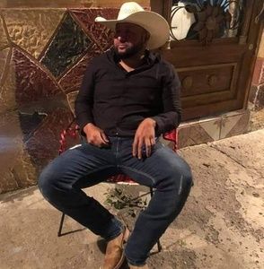 Meet your Posher, Max